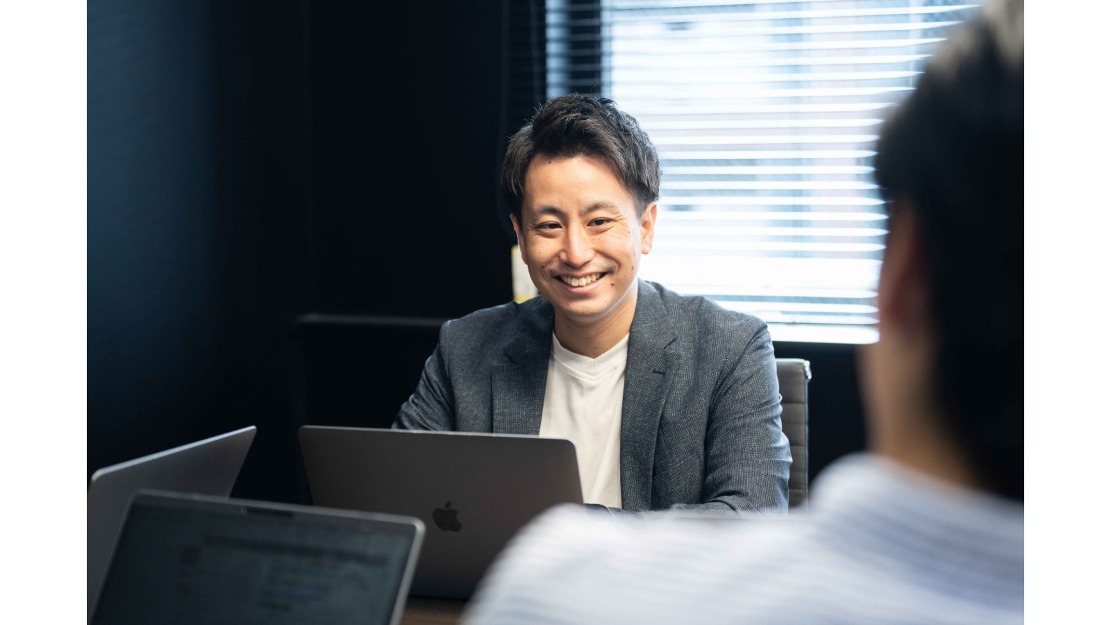 【社員インタビュー】“やり切る力”を大切にする、FullouTで成果を出す人の特徴とは!?｜広告運用マネージャー・松本